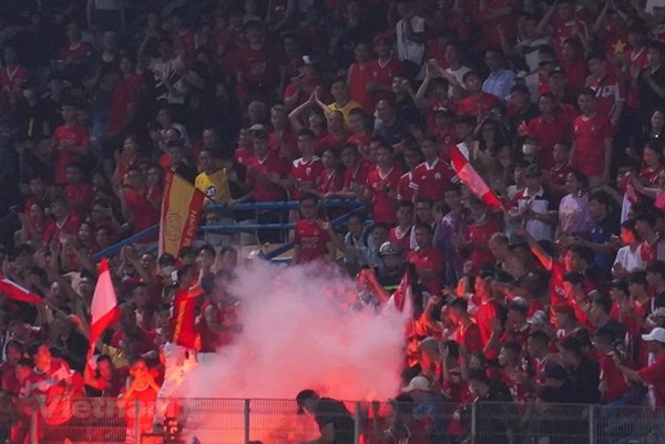 Hà Nội tạm giữ 3 đối tượng đốt pháo sáng ở sân vận động Hàng Đẫy