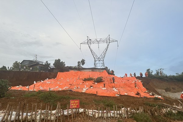 Đảm bảo dòng điện trước tình trạng mưa lũ, sạt lở đất