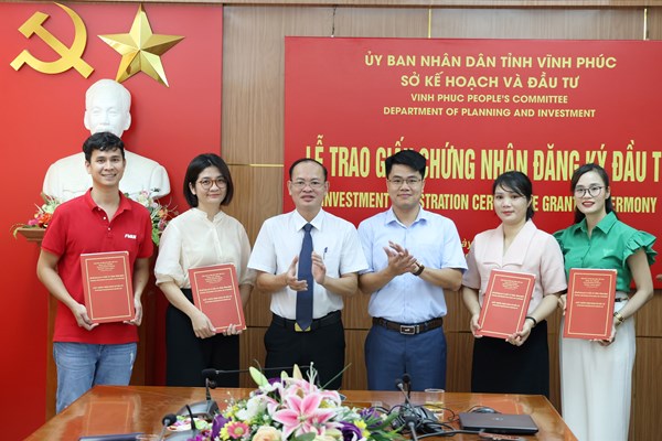 Vĩnh Phúc trao chứng nhận đầu tư, điều chỉnh tăng vốn cho 7 dự án