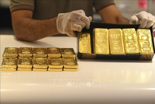 Giá vàng thế giới rơi xuống mức "đáy" của hơn một tháng