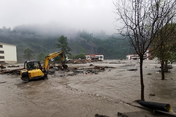 Trung Quốc ban bố cảnh báo da cam về lũ quét