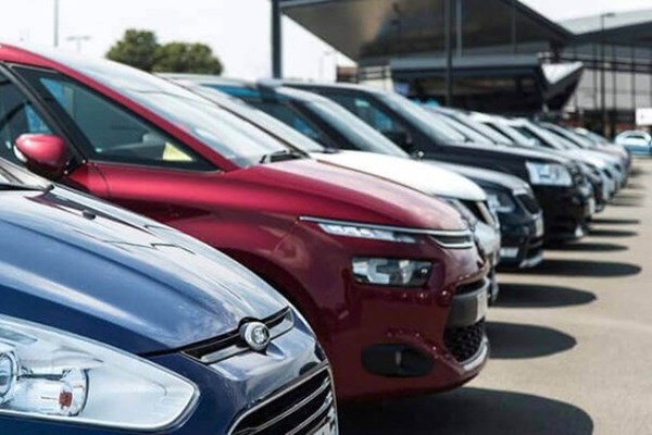 Từ 15/8, bán xe ô tô có được bán kèm theo biển số xe không?