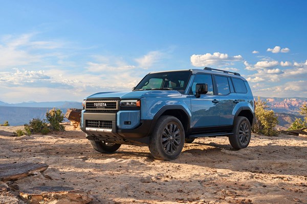 Toyota Land Cruiser Prado trở lại thị trường với giá rẻ hơn gần 31.000 USD