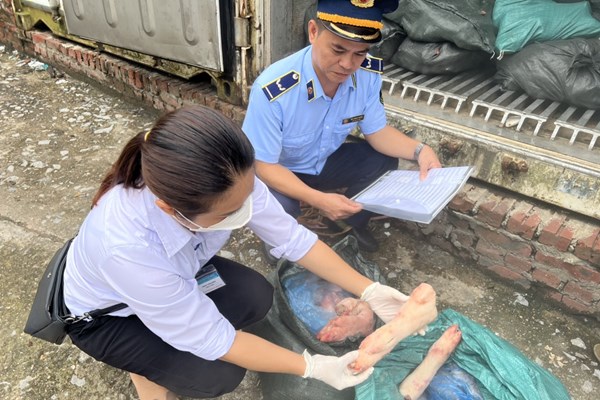 Ngăn chặn 1,5 tấn móng giò lợn không rõ nguồn gốc 