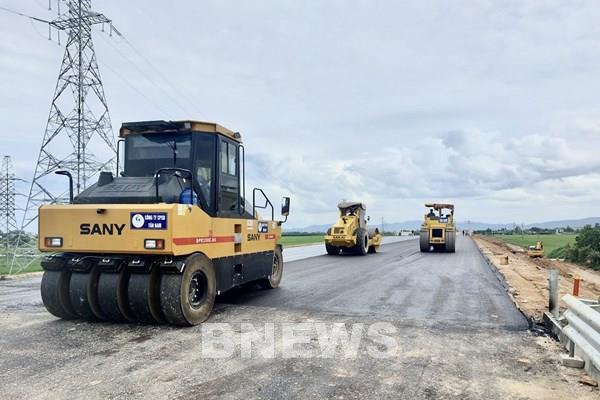 Những khó khăn nào cản tiến độ thi công cao tốc Bắc - Nam?
