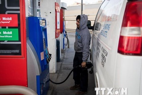 Giá xăng tăng đột biến ở Mỹ và Italy