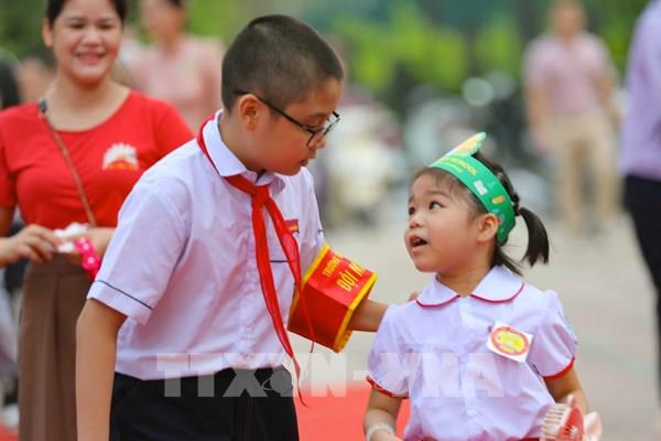 Hân hoan ngày đầu bé vào lớp 1