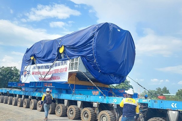 Đã bàn giao kiện hàng lớn nhất trong tổ hợp thiết bị Nhà máy nhiệt điện Nhơn Trạch 3, 4