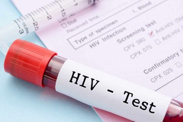 Yêu cầu báo cáo thông tin nhóm Bông hồng đen tự ý lấy máu xét nghiệm HIV cho học sinh
