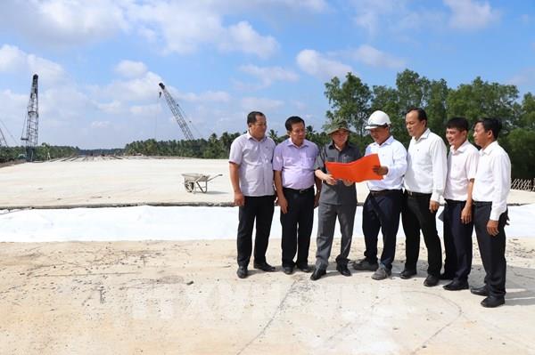 Kiểm tra tiến độ thi công cầu Rạch Miễu 2