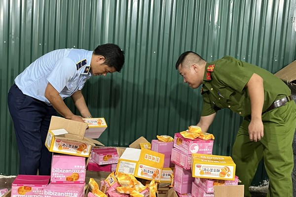 Hà Nội tạm giữ trên 4.500 chiếc bánh trung thu nhập lậu