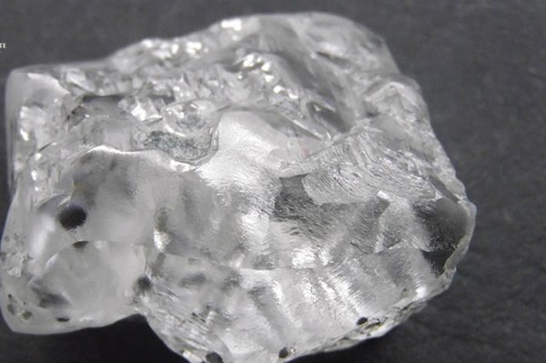 Phát hiện viên kim cương trắng 692,3 carat tại Botswana