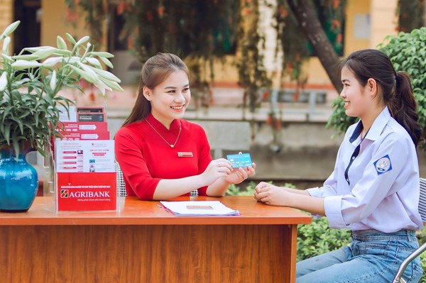 Agribank dành hơn 1,8 tỷ đồng tặng tân sinh viên 2023