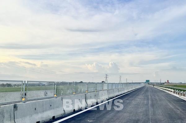Thủ tướng Chính phủ chỉ đạo khẩn trương xây dựng quy chuẩn về đường bộ cao tốc