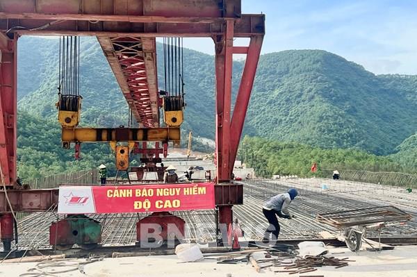 Nhiều hạng mục trọng điểm cao tốc nối Nghệ An với Hà Tĩnh có sự bứt tốc