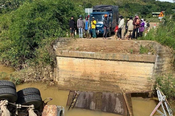 Lâm Đồng: Sập cầu Tà Năng 2 khiến  giao thông bị chia cắt