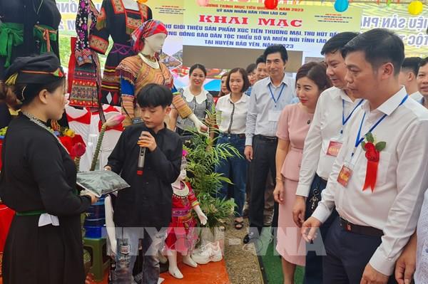 Lạng Sơn khai mạc Hội chợ chuyên biệt đầu tiên cho vùng đồng bào dân tộc thiểu số và miền núi