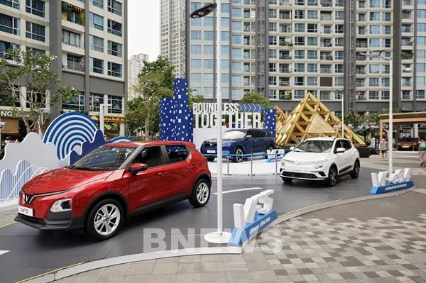 VinFast xóa bỏ định kiến xe điện "không tiện lợi, dịch vụ ít"