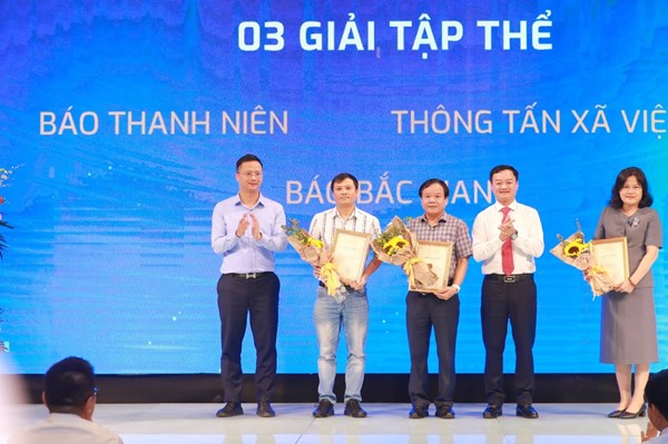 Thông tấn xã Việt Nam đoạt giải Tập thể Giải báo chí viết về ngành giao thông 