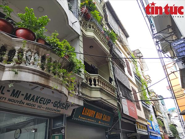 Cháy nhà 4 tầng, bà nhanh trí cho cháu 5 tháng tuổi vào xô thả xuống đất thoát nạn