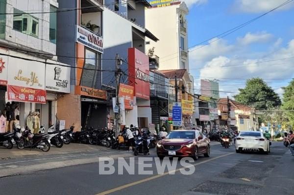 Xác minh, xử lý vụ ứng xử thô bạo, lăng nhục một trẻ em trong nhà sách ở Đà Lạt