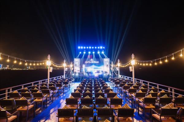 Ban nhạc huyền thoại tổ chức đêm nhạc đầu tiên tại vịnh Hạ Long