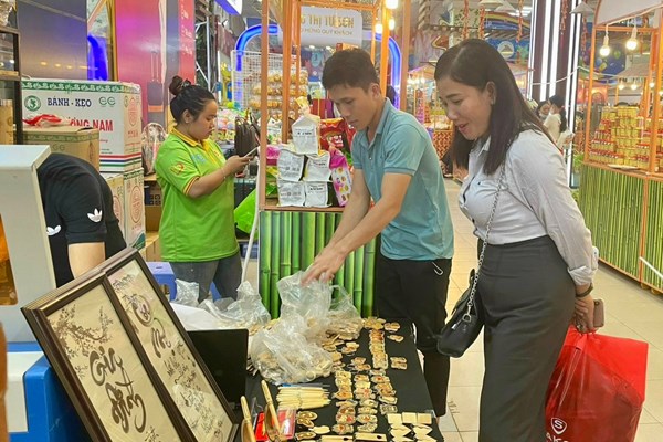 Trên 100 doanh nghiệp tham gia Phiên chợ sản phẩm đặc trưng nổi tiếng 