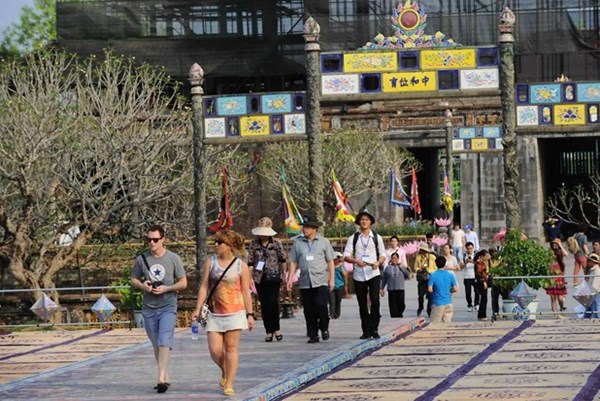 Cấp thị thực điện tử: Kỳ vọng thu hút khách quốc tế mùa du lịch Thu – Đông