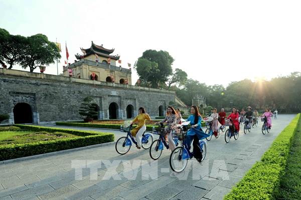 Áo dài kết nối du lịch và di sản Hà Nội