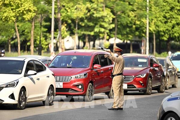 Hà Nội ngày nghỉ lễ đầu tiên: Giao thông buổi sáng căng thẳng, bến xe hạ nhiệt