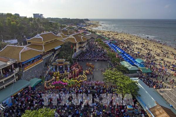 Từ mạch nguồn di sản đến sản phẩm du lịch: * Bài 1: Bảo tồn và phát triển