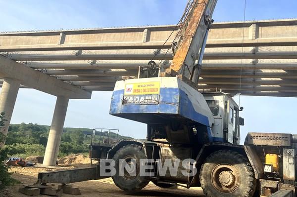 Nhà thầu thi công xuyên lễ trên công trường cao tốc Bắc - Nam