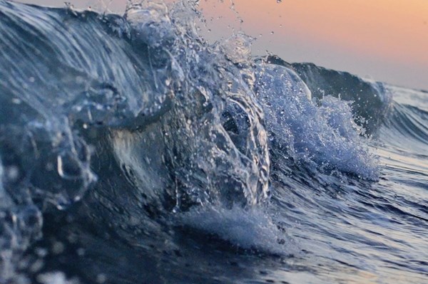 Tìm kiếm thuyền viên mất tích trên vùng biển Bình Thuận