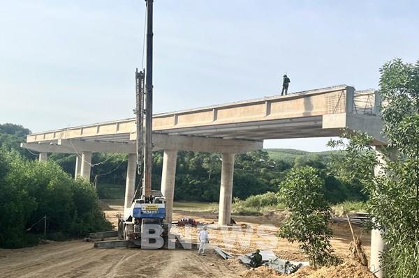 Gỡ khó mặt bằng thúc tiến độ cao tốc kết nối Quảng Bình đi Quảng Trị