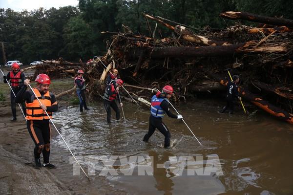 Mưa lũ gây thiệt hại về người và của ở nhiều nước châu Âu