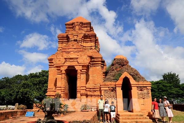 Vẻ đẹp tháp cổ Po Sah Inư trên đồi Bà Nài (Bình Thuận)