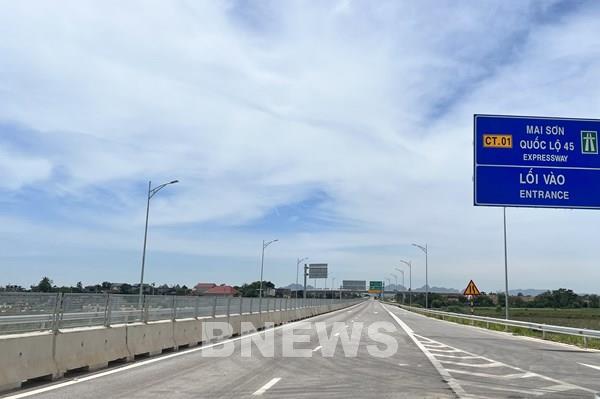 Phấn đấu năm 2025 hoàn thành cơ bản đường bộ cao tốc trục Bắc - Nam