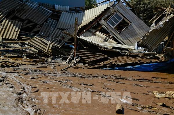 Brazil tìm kiếm hàng chục người mất tích sau mưa bão