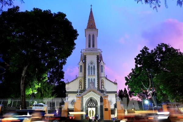 Kiến trúc độc đáo của Nhà thờ Huyện Sỹ