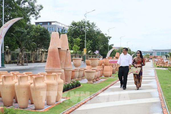 Con đường nghệ thuật gốm đỏ tại Vĩnh Long