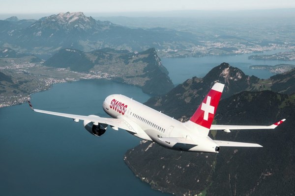 Máy bay Thụy Sĩ hạ cánh khẩn cấp do phát hiện khói