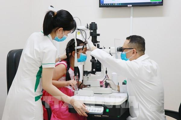 Khuyến cáo người bệnh cẩn trọng khi dùng thuốc trị bệnh đau mắt đỏ