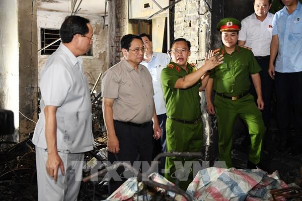 Thủ tướng thị sát hiện trường, thăm các nạn nhân trong vụ cháy chung cư mini ở Thanh Xuân
