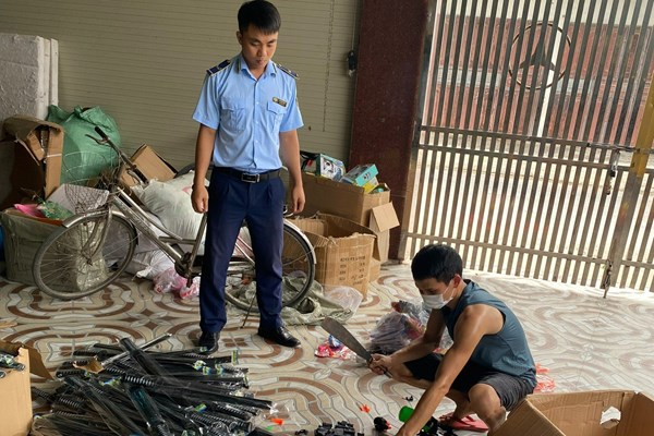  Tiêu hủy hơn 300 mặt hàng đồ chơi trẻ em không rõ nguồn gốc xuất xứ