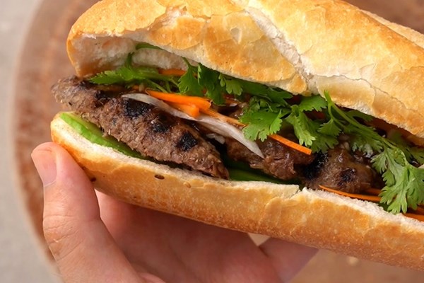 Quảng Nam: Làm rõ nguyên nhân hàng chục người nghi bị ngộ độc sau khi ăn bánh mỳ