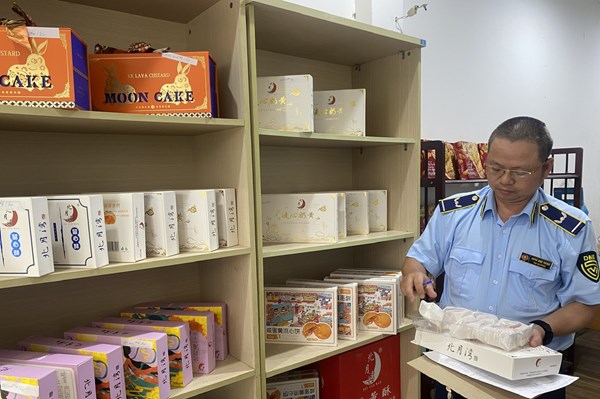 Tp. Hồ Chí Minh liên tiếp phát hiện bánh trung thu không rõ nguồn gốc xuất xứ