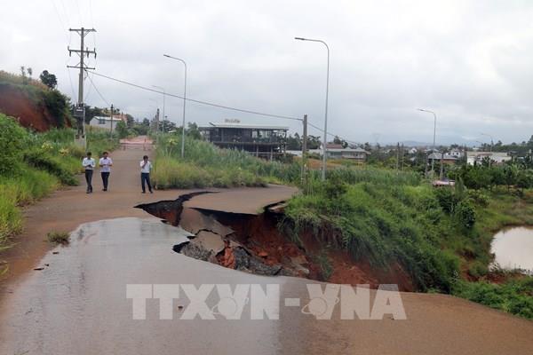 Tiếp tục phong tỏa tuyến đường bị sạt lở dẫn vào khu dân cư tại Bảo Lộc, Lâm Đồng