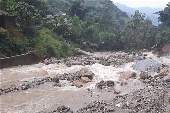 Khẩn trương khắc phục hậu quả mưa lũ, đảm bảo giao thông