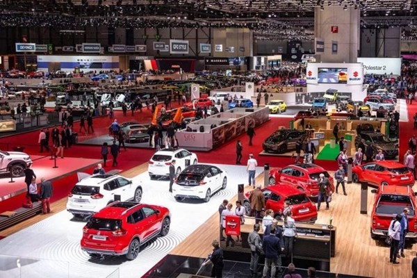 Năm thứ 2, Triển lãm ô tô Detroit có ít nhà sản xuất trưng bày xe mới