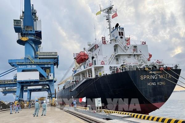 Khai thác lợi thế cảng nước sâu Dung Quất